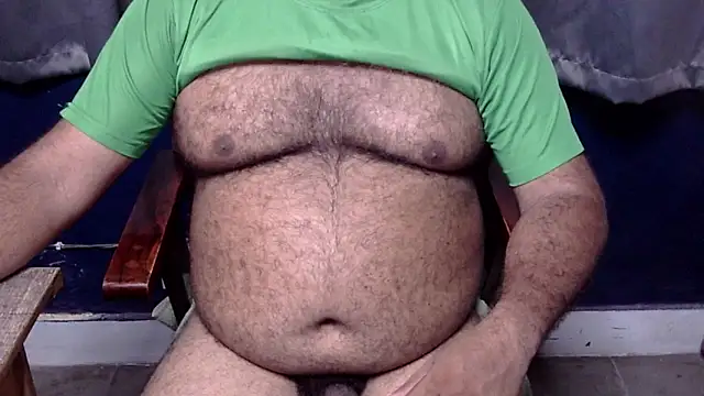 Snapshot of hairysubcub_70 chatting on 07.13.26 hairysubcub 70 online show from 07.13.26
