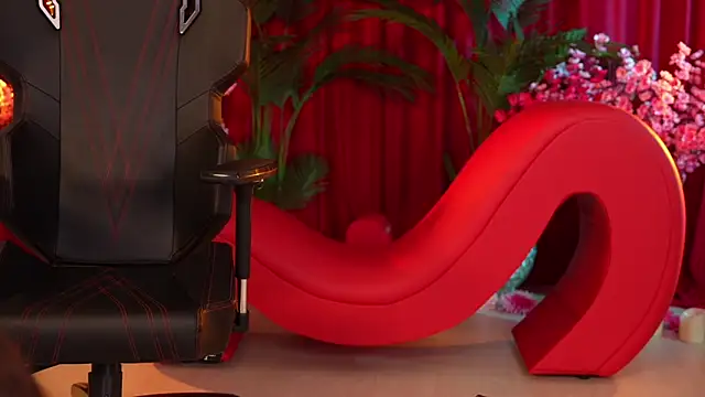 KittyCaitlin online show from 02.22.25