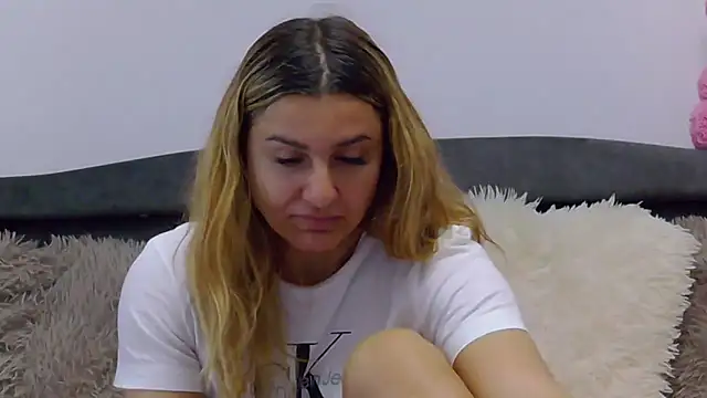 NicolePlay online show from 04.17.26