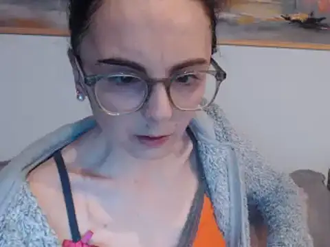 Snapshot of cleophee chatting on 02.13.25 cleophee online show from 02.13.25