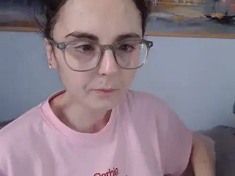 Snapshot of cleophee chatting on 02.28.25 cleophee online show from 02.28.25