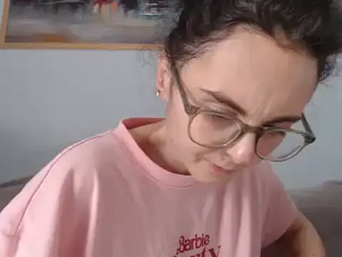 Snapshot of cleophee chatting on 02.28.25 cleophee online show from 02.28.25