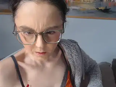 Snapshot of cleophee chatting on 03.15.25 cleophee online show from 03.15.25