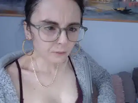 Snapshot of cleophee chatting on 03.19.25 cleophee online show from 03.19.25