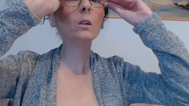 Snapshot of cleophee chatting on 09.27.25 cleophee online show from 09.27.25