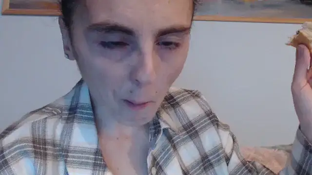 Snapshot of cleophee chatting on 10.29.25 cleophee online show from 10.29.25