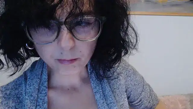 Snapshot of cleophee chatting on 11.16.25 cleophee online show from 11.16.25