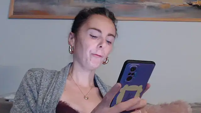 Snapshot of cleophee chatting on 12.17.25 cleophee online show from 12.17.25