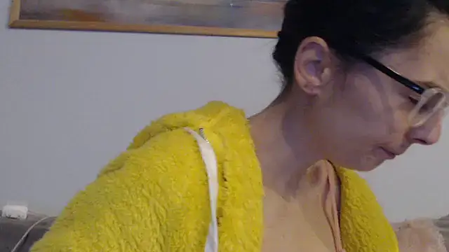 Snapshot of cleophee chatting on 03.02.26 cleophee online show from 03.02.26