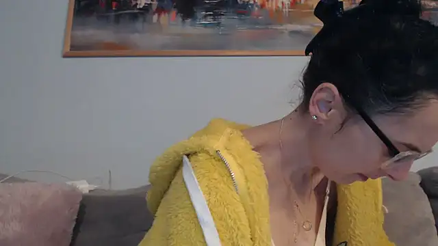 Snapshot of cleophee chatting on 04.02.26 cleophee online show from 04.02.26