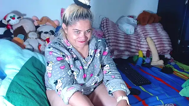 Snapshot of estrellita_fugaz16x chatting on 06.11.26 estrellita fugaz16x online show from 06.11.26