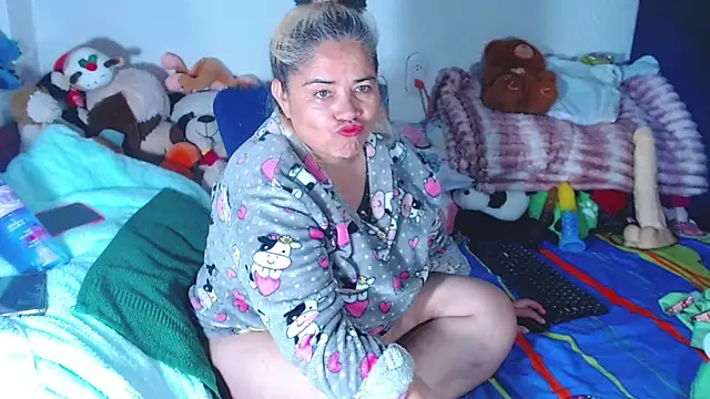 Snapshot of estrellita_fugaz16x chatting on 06.12.26 estrellita fugaz16x online show from 06.12.26