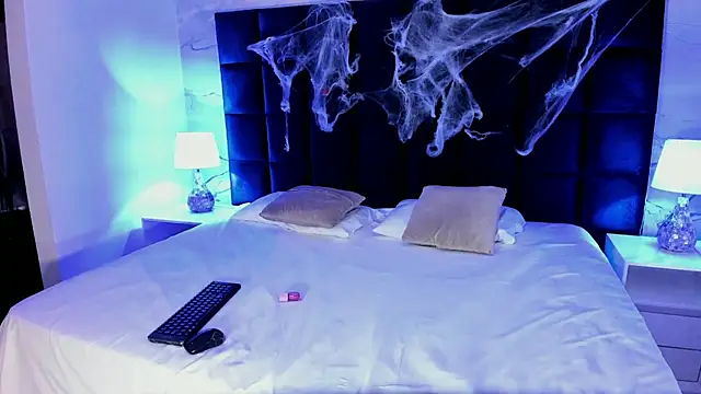 Snapshot of Maddysex_ chatting on 10.06.25 Maddysex online show from 10.06.25