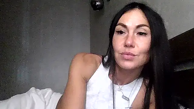 JulianaGold1 online show from 10.18.25