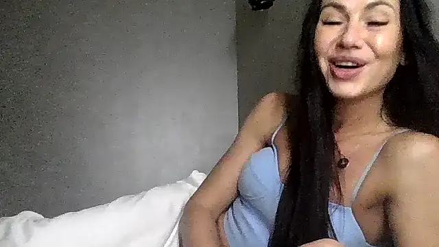 JulianaGold1 online show from 11.03.25