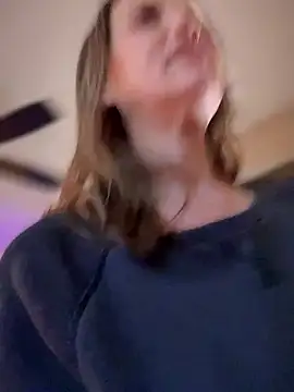 MaiseKnox online show from 12.04.24