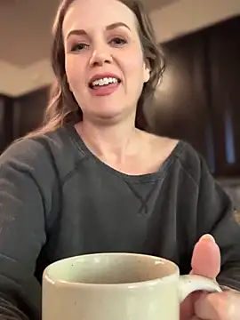 MaiseKnox online show from 12.10.24