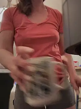 MaiseKnox online show from 12.19.24