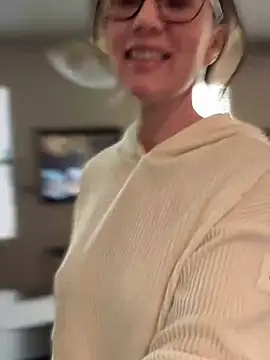 MaiseKnox online show from 12.19.24