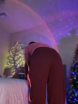 MaiseKnox online show from 12.21.24