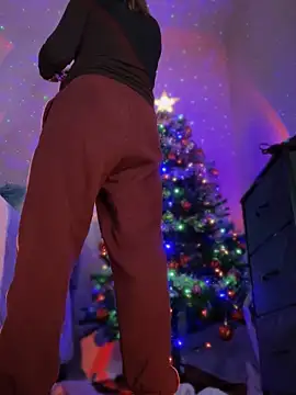 MaiseKnox online show from 12.22.24