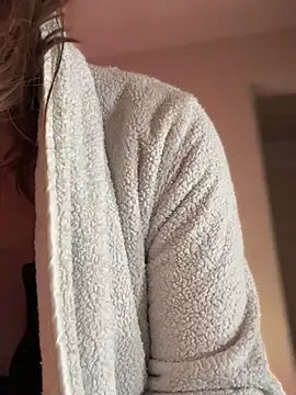 MaiseKnox online show from 01.24.25