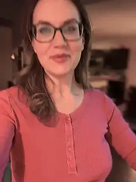 MaiseKnox online show from 02.04.25