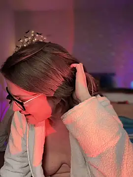 MaiseKnox online show from 02.08.25