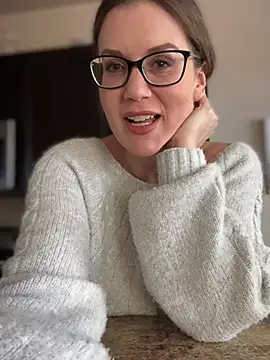 MaiseKnox online show from 02.25.25