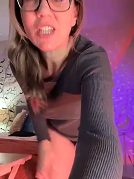 MaiseKnox online show from 03.16.25