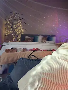 MaiseKnox online show from 03.16.25