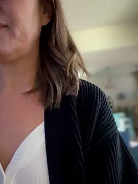 MaiseKnox online show from 11.30.25