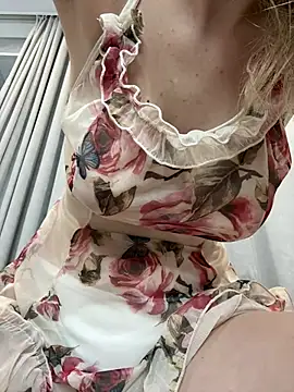 Snapshot of AnikaBest chatting on 12.24.24 AnikaBest online show from 12.24.24