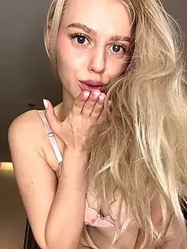 Snapshot of AnikaBest chatting on 09.30.25 AnikaBest online show from 09.30.25