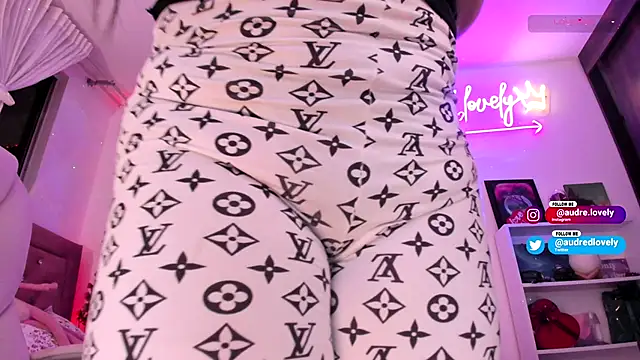 AudredLovely online show from 11.12.25
