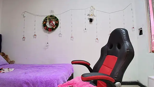 Snapshot of lili_phill chatting on 12.25.24 lili phill online show from 12.25.24