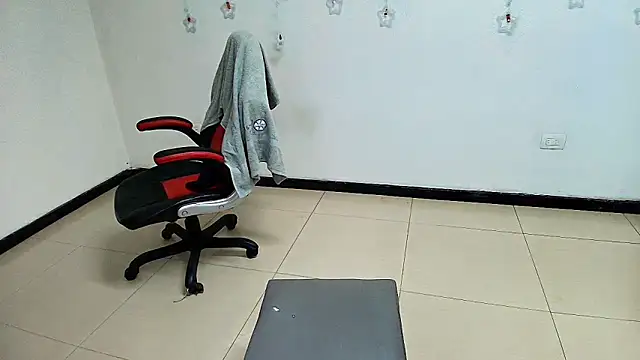 Snapshot of lili_phill chatting on 12.28.24 lili phill online show from 12.28.24