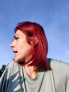 Snapshot of JoLeNe27 chatting on 04.19.26 JoLeNe27 online show from 04.19.26
