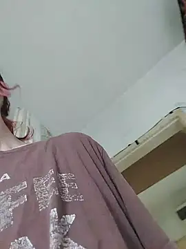 Snapshot of JoLeNe27 chatting on 05.17.26 JoLeNe27 online show from 05.17.26