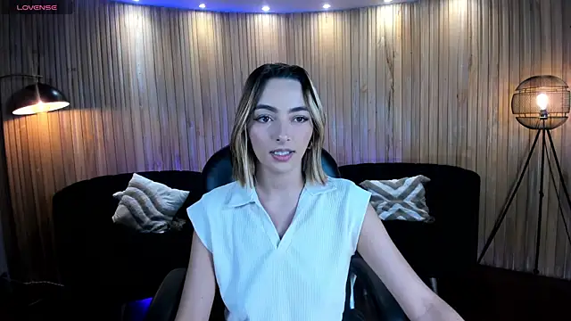 Snapshot of MelissaMoore_ chatting on 04.28.26 MelissaMoore online show from 04.28.26