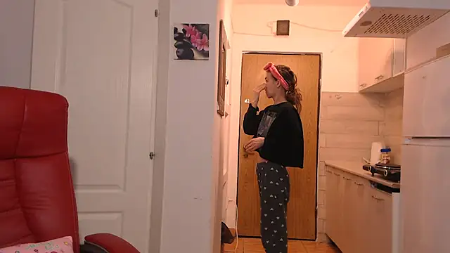 Snapshot of simyhvn chatting on 02.16.26 simyhvn online show from 02.16.26