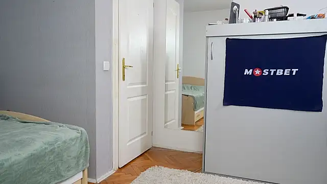 foxeslovefoxes online show from 12.15.24