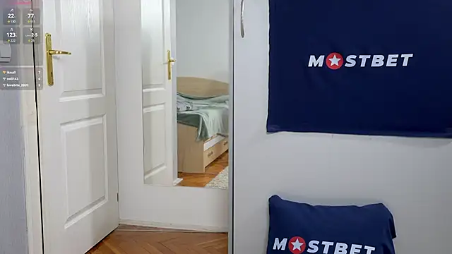 foxeslovefoxes online show from 12.24.24