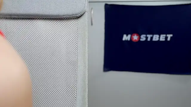 foxeslovefoxes online show from 01.12.25