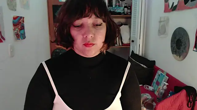 soynanabela28 online show from 10.24.25