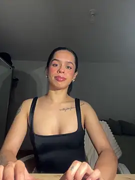 Snapshot of xlovelygirlx chatting on 01.03.25 xlovelygirlx online show from 01.03.25