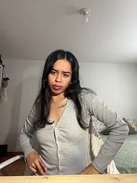 Snapshot of xlovelygirlx chatting on 01.04.25 xlovelygirlx online show from 01.04.25