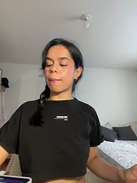 Snapshot of xlovelygirlx chatting on 01.13.25 xlovelygirlx online show from 01.13.25