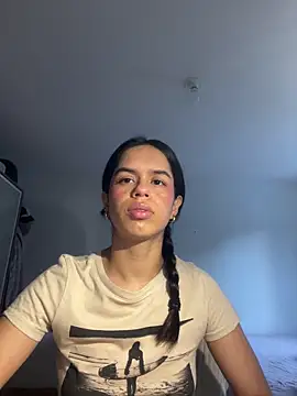 Snapshot of xlovelygirlx chatting on 01.17.25 xlovelygirlx online show from 01.17.25