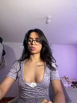 Snapshot of xlovelygirlx chatting on 03.18.25 xlovelygirlx online show from 03.18.25